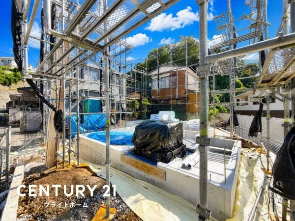 横浜市金沢区釜利谷東７丁目の新築一戸建の前面道路含む現地写真|陽当りの良さが伝わります。
是非一度、現地へ起こしください。


