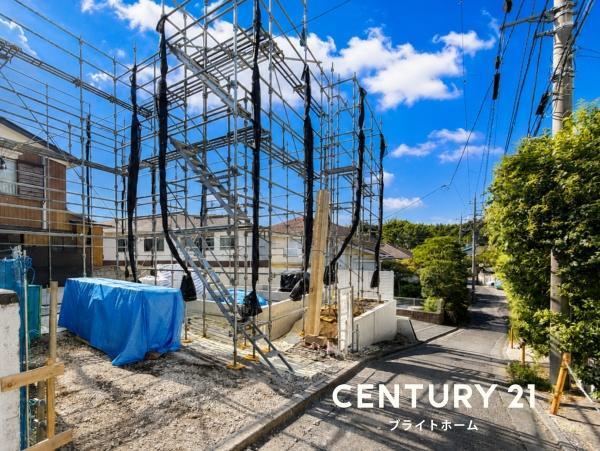 横浜市金沢区釜利谷東７丁目の新築一戸建の前面道路含む現地写真|駐車スペース2台駐車可能！
お気軽にお問い合わせください。