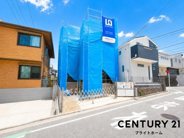 横浜市南区永田台の新築一戸建の前面道路含む現地写真|車通りが少ない為、小さなお子様にも安心です。
是非一度、現地へ起こしください。
