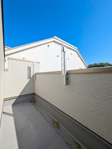 横浜市磯子区坂下町の中古一戸建のバルコニー|陽当り良好のバルコニー！
風通しもよく気持ちいいです
