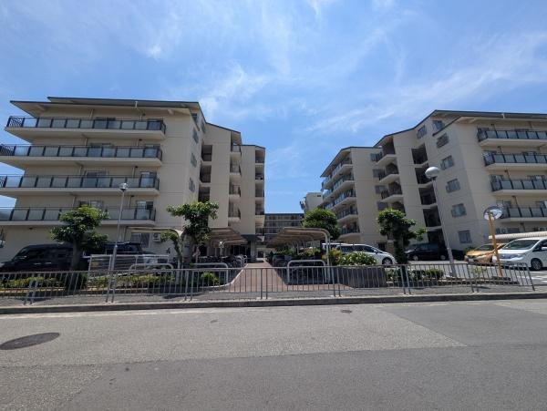 【外観】 | 堺東グリーンハイツ | 南海高野線「堺東」駅が徒歩14分。通勤にも外出にもアクセス良好。家族でおでかけすることも増えそうですね♪
