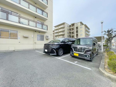 【駐車場】 | 堺東グリーンハイツ | お車の出し入れも楽々ですね♪現地駐車場部分になります！駐車場空有です！
