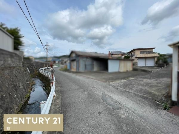 和歌山市直川　中古戸建の前面道路含む現地写真