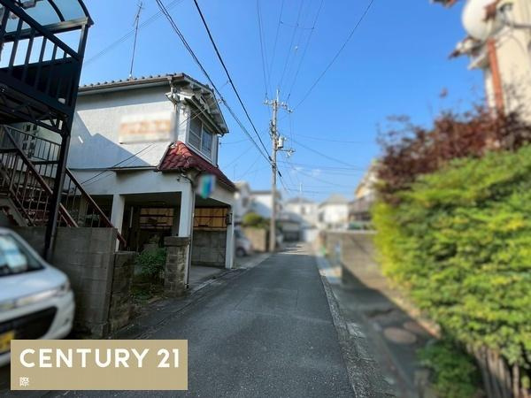 和歌山市栄谷　中古戸建の前面道路含む現地写真