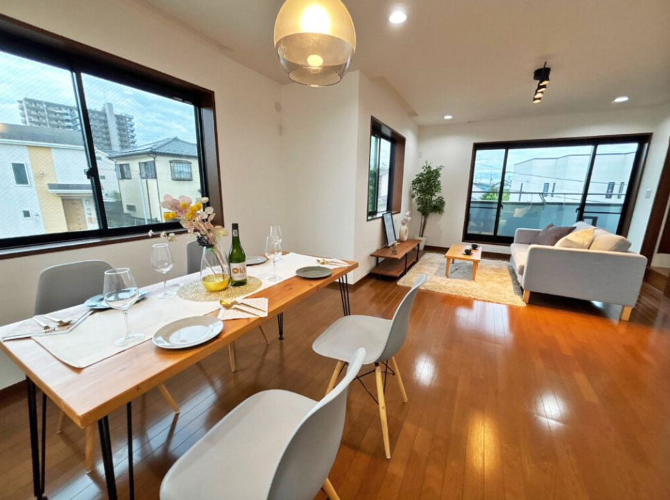 茅ヶ崎市香川3丁目　中古戸建の居間・リビング|おしゃれなリビングです