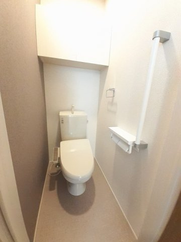 ラルーチェ安芸津　Ⅱのトイレ|ゆったりとした空間のトイレです