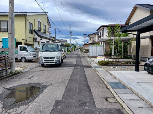 【前面道路含む現地写真】
