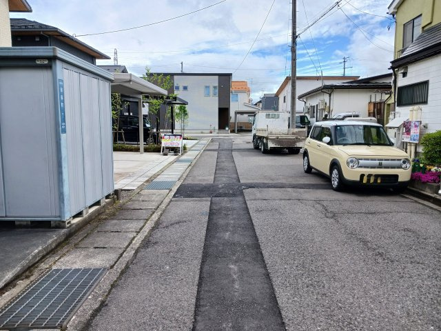 【前面道路含む現地写真】