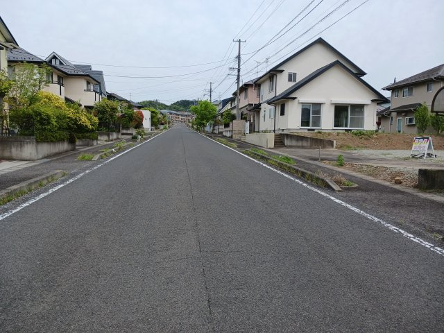 【前面道路含む現地写真】