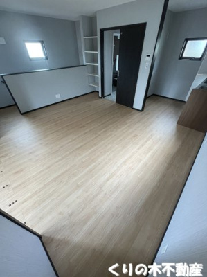 【居間・リビング】 | R’s GARAGE今治蔵敷町 | 同タイプのお部屋です（現況を優先します）