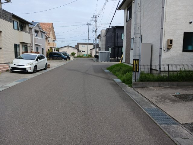 【前面道路含む現地写真】
