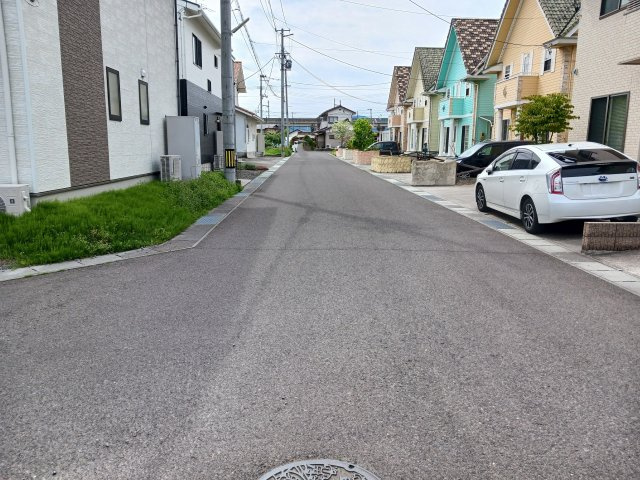 【前面道路含む現地写真】