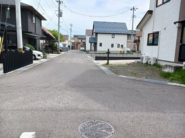 【前面道路含む現地写真】