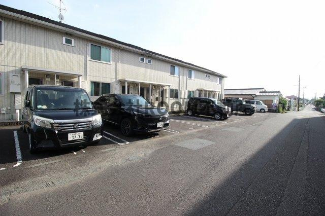 メゾンブランシェⅡの駐車場|駐車スペースもあります