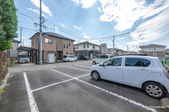 グレース伊勢宮の駐車場