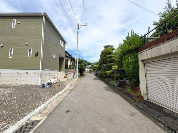 椿が丘第1-1号棟の前面道路含む現地写真|前面道路含む現地(2026年6月撮影)