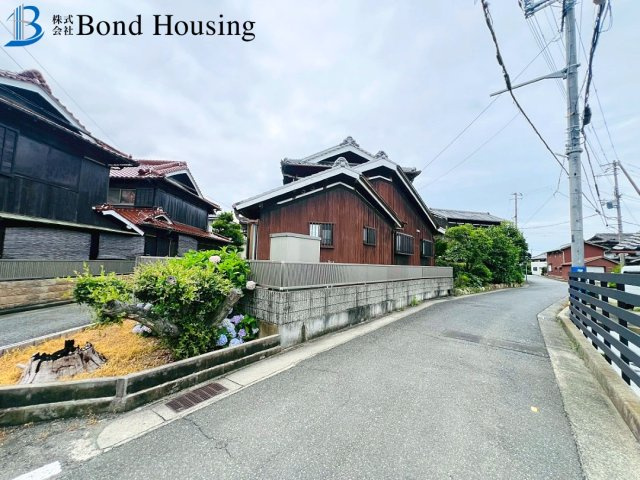 「6SLDｋ」「敷地75坪」上新地　築21年の前面道路含む現地写真