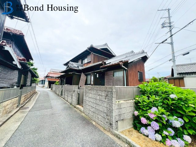「6SLDｋ」「敷地75坪」上新地　築21年の前面道路含む現地写真