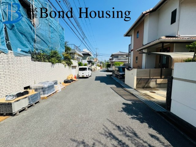 両面道路で開放的です　竹の台7期　2号棟のその他