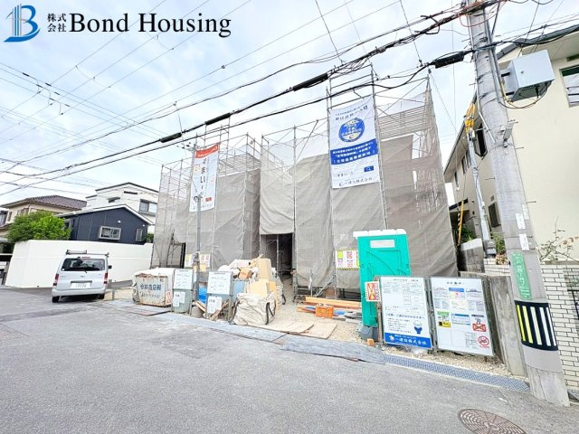 両面道路で開放的です　竹の台7期　2号棟の前面道路含む現地写真