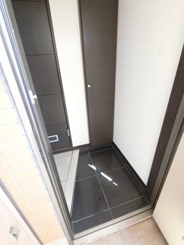ソル・エスパシオ本千葉の玄関|※同建物　反転　別室タイプ