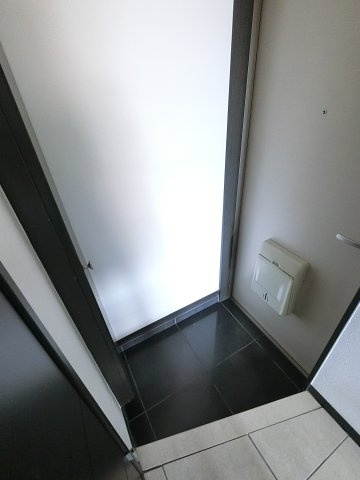 ソル・エスパシオ本千葉の玄関|※同建物　反転　別室タイプ
