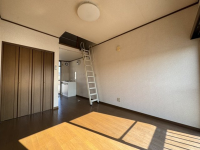 【居間・リビング】 | 栄マンション | ※同タイプの別の部屋の写真です。