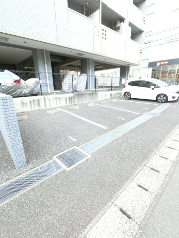 第1花園ビルの駐車場