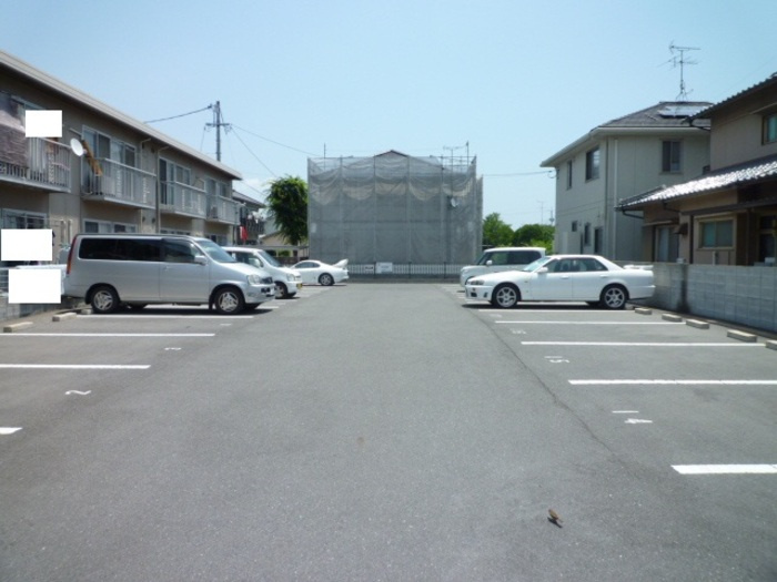 プレジール洲崎の駐車場