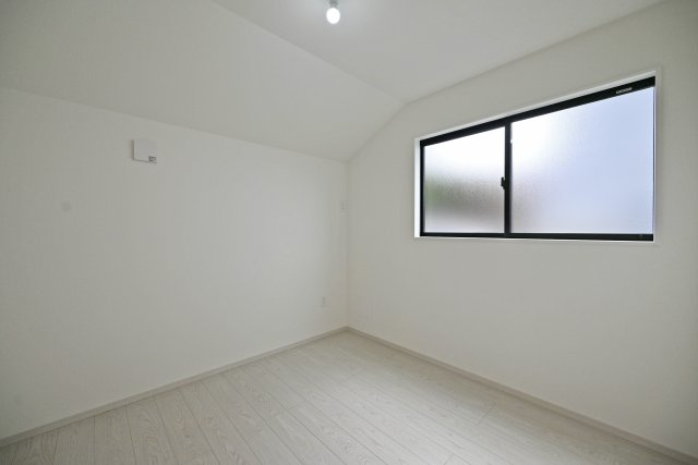 テラシエ宝塚市御殿山4丁目新築一戸建て│4LDK＋並列駐車3台可の洋室|日々の暮らしをイメージしやすい間取りで、家具を配置しやすい間取りに加え、十分な収納スペースを備えています。