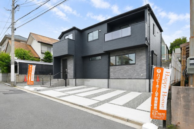 テラシエ宝塚市御殿山4丁目新築一戸建て│4LDK＋並列駐車3台可の外観|物件の選び方、住宅ローンの注意点など、お客様の疑問にお答えします！ご不明な税金・諸費用についても丁寧にサポートいたします。現地見学で、住まいのイメージやご希望をぜひお聞かせください。