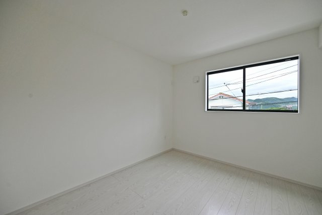 テラシエ宝塚市御殿山4丁目新築一戸建て│4LDK＋並列駐車3台可|子ども部屋に適した広さがあり、学習机やベッドもゆったりとレイアウトできます。