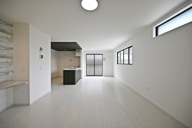 テラシエ宝塚市御殿山4丁目新築一戸建て│4LDK＋並列駐車3台可の居間・リビング|生活シーンを想定しやすい、家具配置の収納力を兼ね備えた使い勝手の良い空間です。