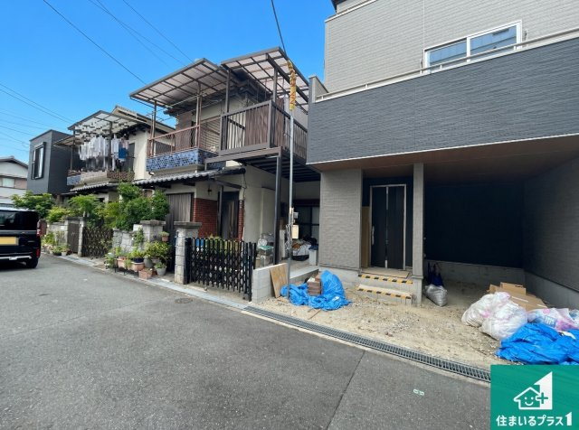 ■寝屋川市石津中町　第3期　新築一戸建ての前面道路含む現地写真|周辺は落ち着いた街並みの住宅地！子育てがしやすい住環境です！まだ未完成ですが、現地でしかわからない事もございます。是非一度ご覧ください。