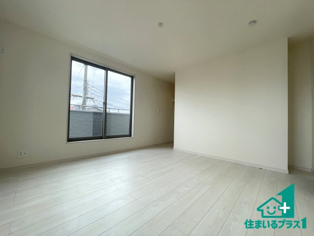 ■寝屋川市石津中町　第3期　新築一戸建ての洋室|シンプルな洋室は、自分好みのインテリアが楽しめます♪ご家族とインテリアや家具を選びに行くのは物件購入時の醍醐味の一つです。ぜひお楽しみください♪