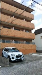 ソレーユ松原の駐車場