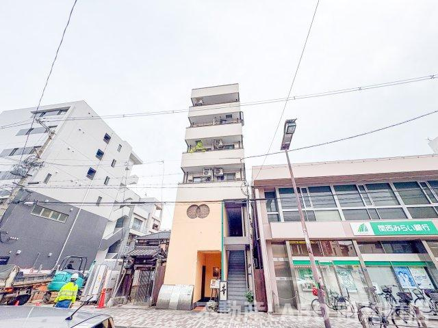 JUSTICEの外観