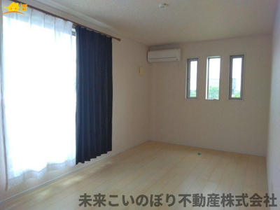 【寝室】 | 加須市大越中古戸建て | 主寝室は大型ベッドもラクラク設置できます♪ゆとりある動線も確保でき、ゆったりとお寛ぎいただけます♪