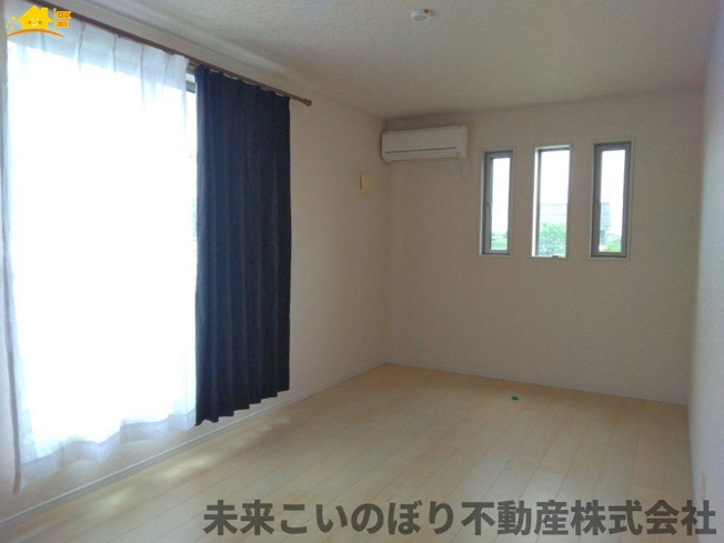 【寝室】 | 加須市大越中古戸建て | 主寝室は大型ベッドもラクラク設置できます♪ゆとりある動線も確保でき、ゆったりとお寛ぎいただけます♪