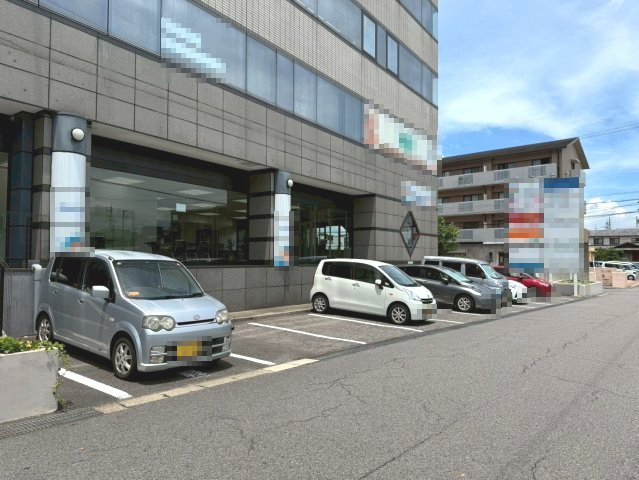 セントラルビルの駐車場