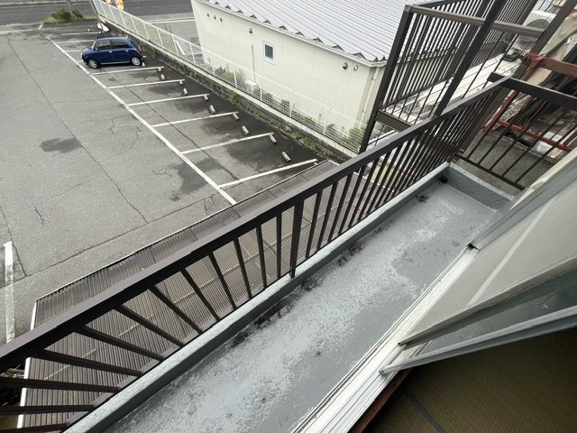若松町西貸家のバルコニー