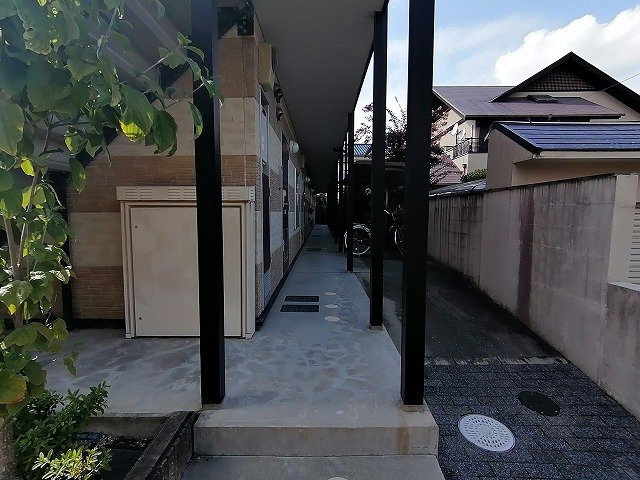 レオパレス逆瀬川の外観