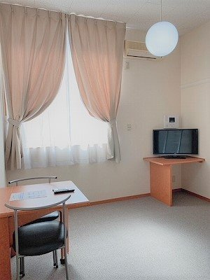 レオパレスＣｅｎｔｅｒＣｏｕｒｔの居間・リビング