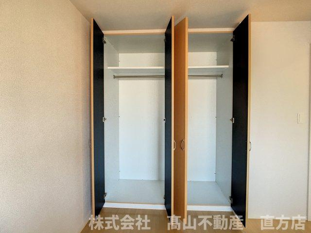 直方市大字頓野のアパートの収納