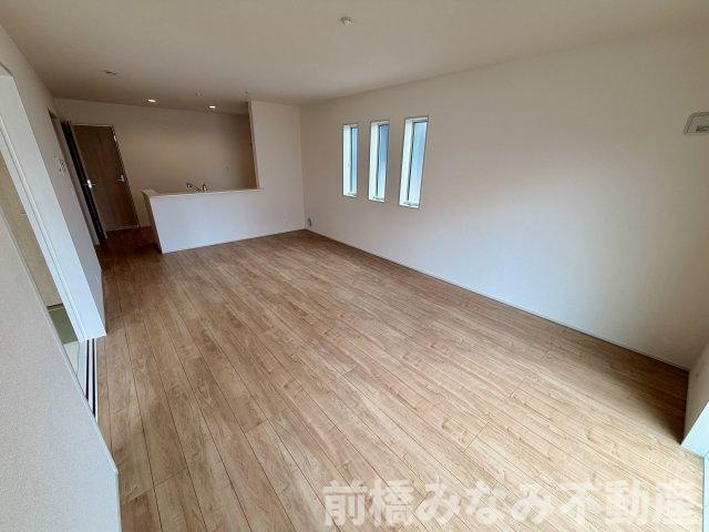 【新築】渋川市金井第19　１号棟(全４棟)　リーブルガーデン　新築建売分譲の居間・リビング|ゆったりとした居間です
