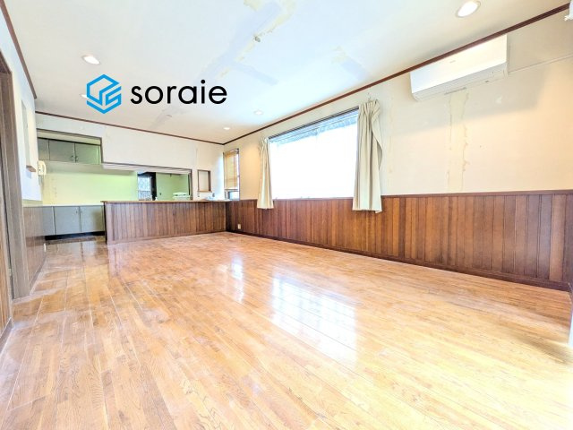 川越市神明町　中古戸建の居間・リビング|6/12　撮影
