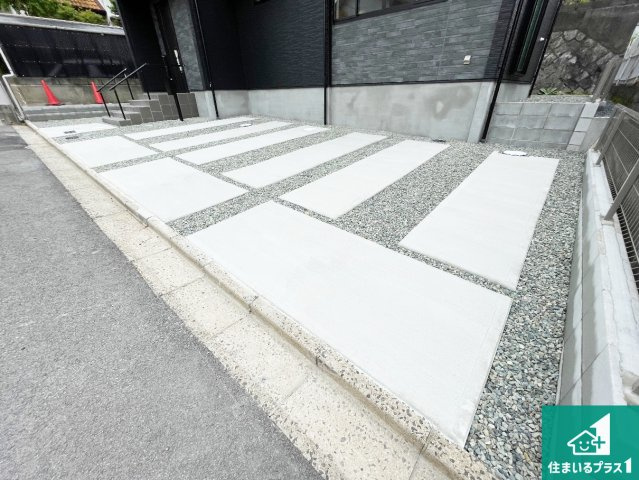 1日(土)2日(日)現地見学可能！宝塚市御殿山　限定1邸の駐車場|駐車スペース！散水栓があるので、こまめに愛車を洗えます！