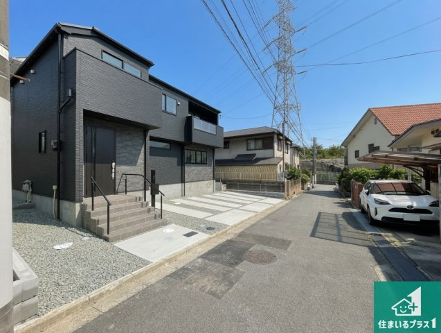 5日(土)6日(日)現地ご見学可能！　宝塚市御殿山　限定1邸の前面道路含む現地写真|周辺は閑静な住宅街！前面道路広々で車の出し入れも便利です。駐車が苦手な方でも安心して車庫入れできます！