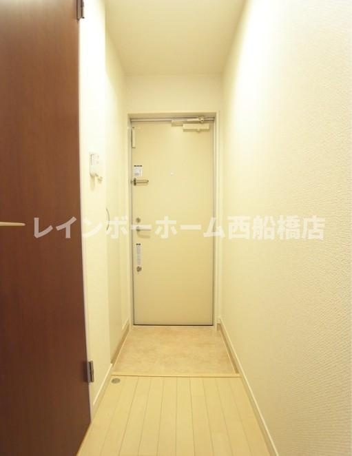 リブリ・ザーネトッシの玄関