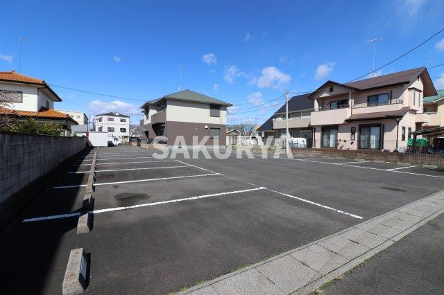 マーメゾンKの駐車場